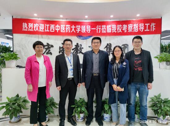 吉安理工技工學校接待江西中醫藥大學繼續教育學院副院長萬崇毅一行