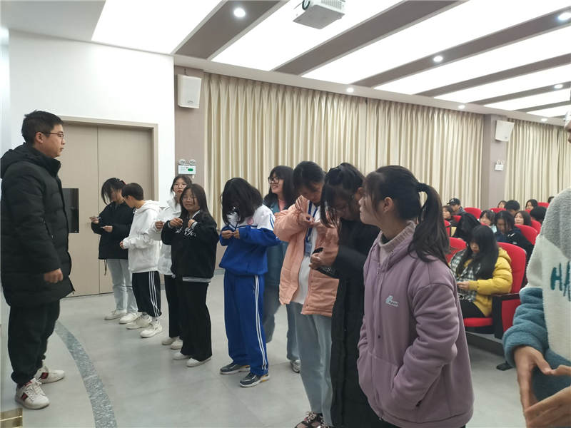 頒發學生會徽章