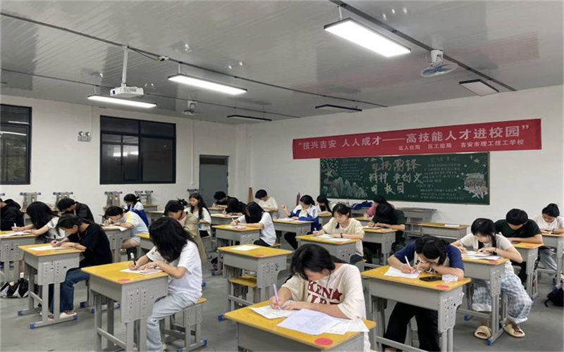 傳承文化精粹 書寫青春風采—我校舉行2025年校